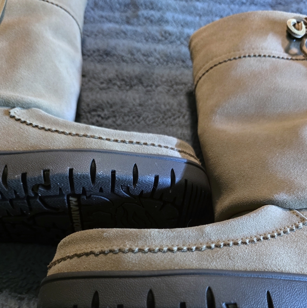 Women’s Manitobah Mukluks Suede Boots in Tan - Picture 4 of 9